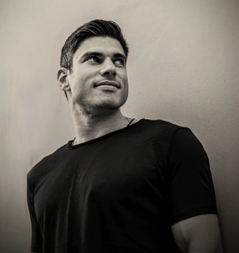 {person.data[lang].name}