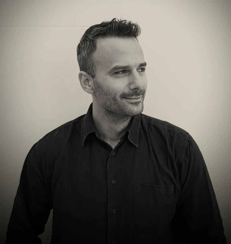 {person.data[lang].name}